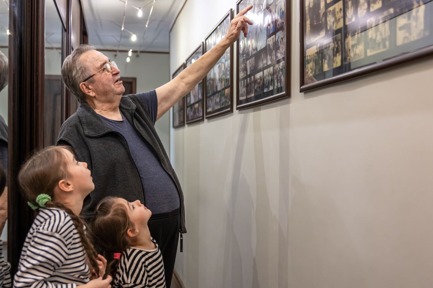 Storytelling Through Images in Exhibitions